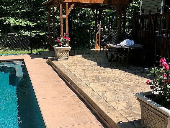 5th image of 6700 Heltz Rd