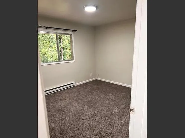 230-232 NE Azalea Dr — Photo 10