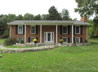 9225 Thendara Blvd, Clarkston, MI 48348