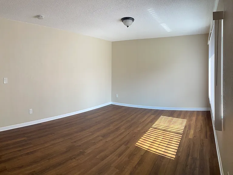 1719 Edgewater Dr — Photo 7