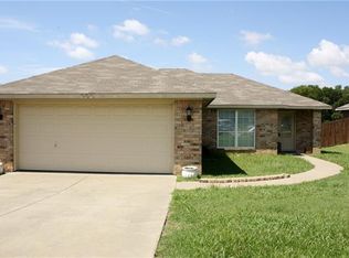 207 Shawnee Trl, Alvarado, TX 76009