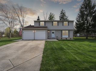 8795 Lawton Dr, Macedonia, OH 44056