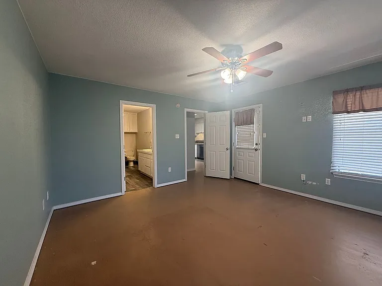 609 Montwood Dr — Photo 16