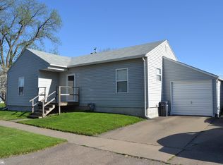1403 Barret St, Burlington, IA 52601