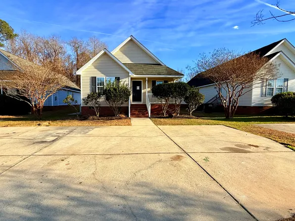 52 Linsey Ct, Lillington, NC 27546