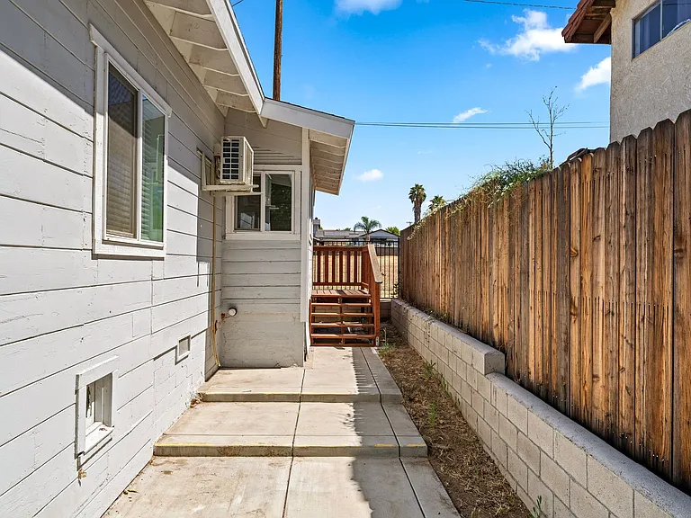 206 Townsend St — Photo 19