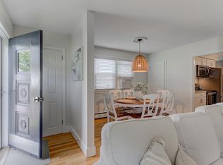 12 Sherwood Rd, Middletown, RI 02842