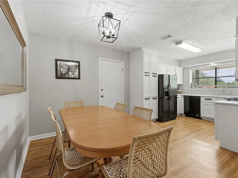 3821 Brighton Dr — Photo 9