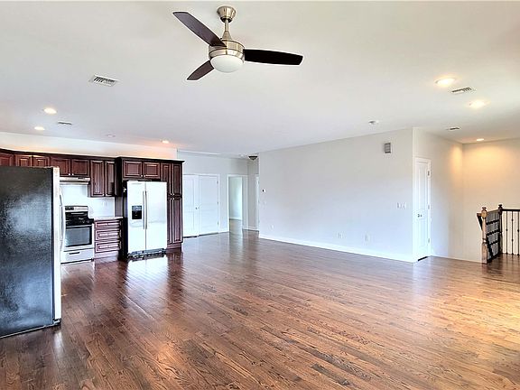 5th image of 19 Canterbury Ave #B