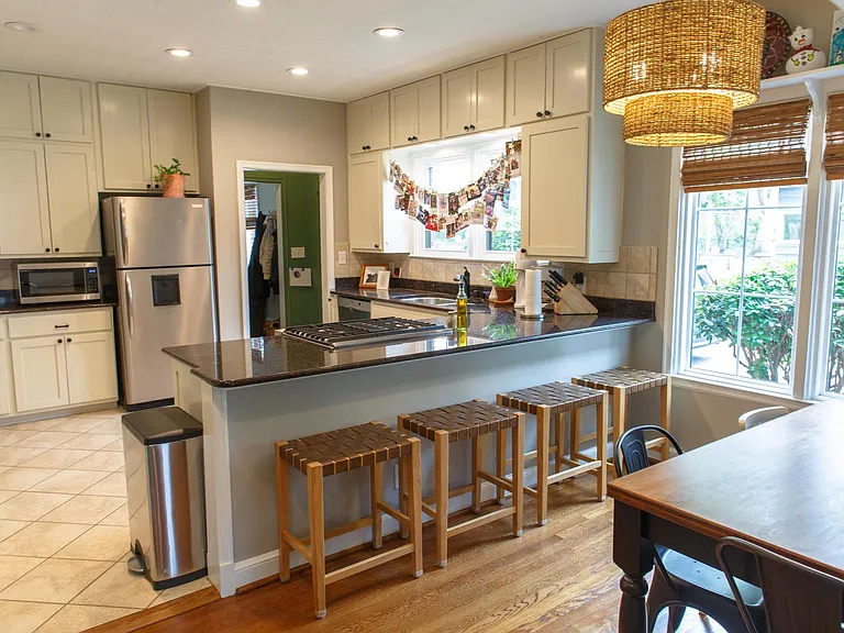 10 Robin St NW — Photo 4