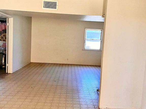 5th image of 1018 S 9th Ave