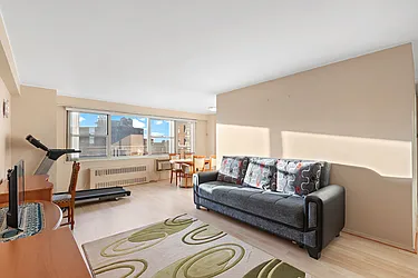 Sold by Thomas Lipovetsky, LREB