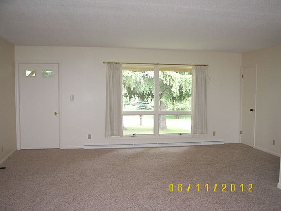 5th image of 2465 W Carriage Hill Dr