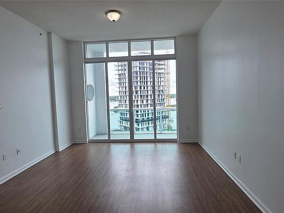4th image of 7900 Harbor Island Dr #Penthouse 19