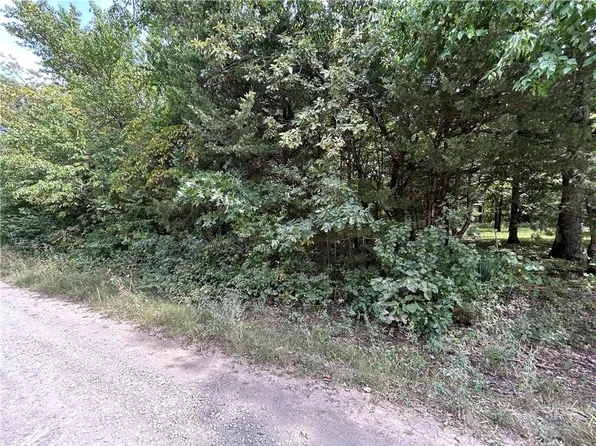66 W Sugar Lake Cv, Mound City, KS 66056