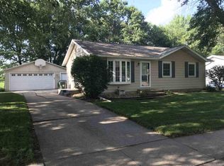 1206 Lilac Ln, Cedar Falls, IA 50613
