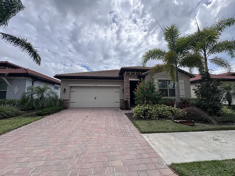 209 Vinadio Blvd — Photo 1