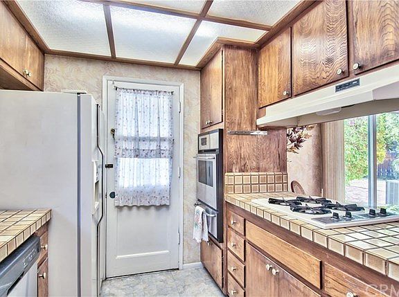 5th image of 970 Canyon View Dr