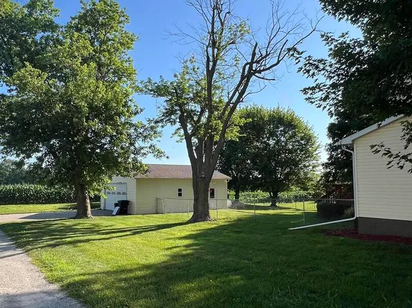 1813 16th Ave, Viola, IL 61486