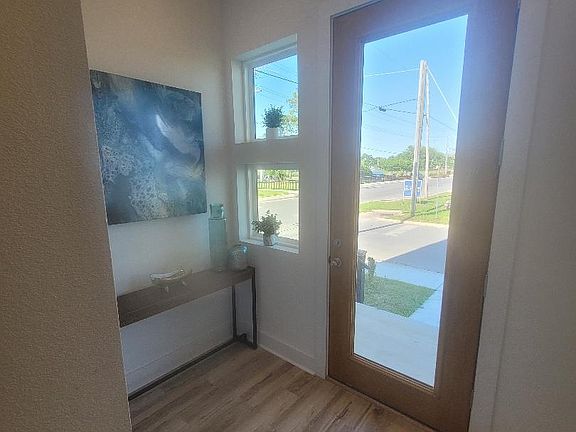 5th image of 301 Clubbs St #301