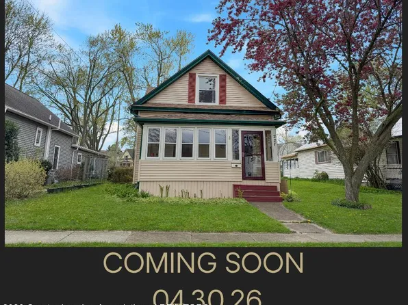 227 W Lincoln St, Grand Ledge, MI 48837