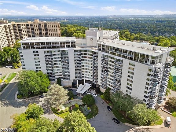 2nd image of 1 Claridge Dr BLDG 1 #501