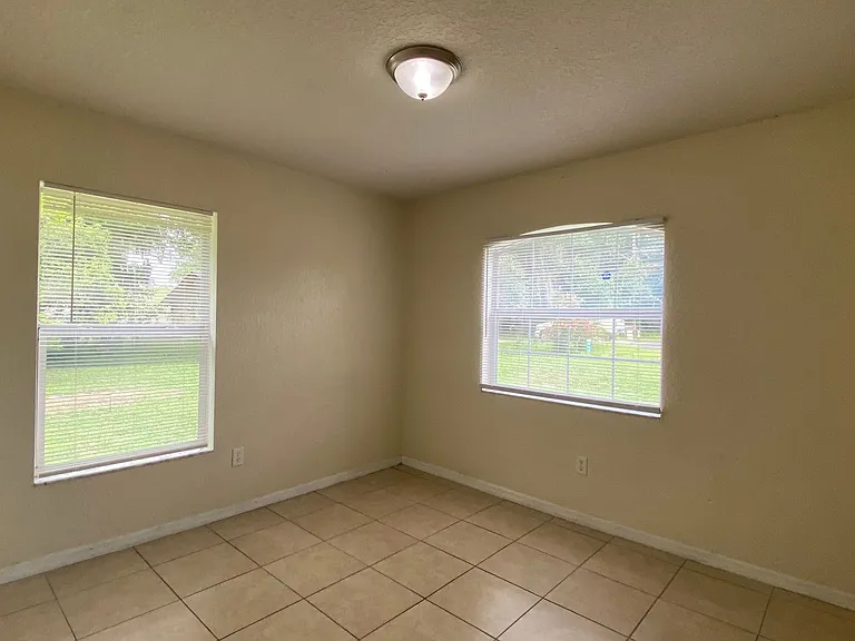 523 Silver Way Dr — Photo 11