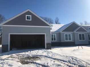 5691 Trail Side Ln, Hamburg Twp, MI