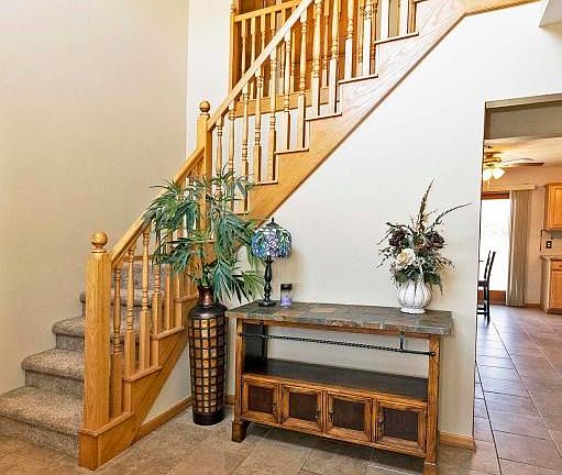 6340 W PRATT DEWITT FOYER