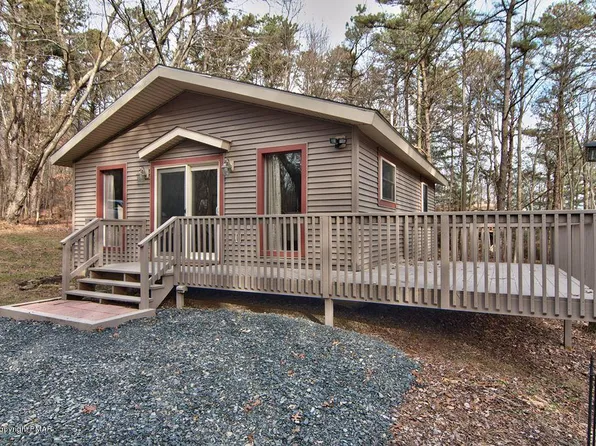 216 Colonial Ct, Stroudsburg, PA 18360