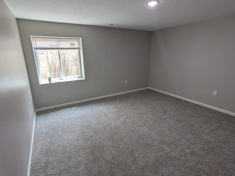 3421 W Angel St — Photo 14