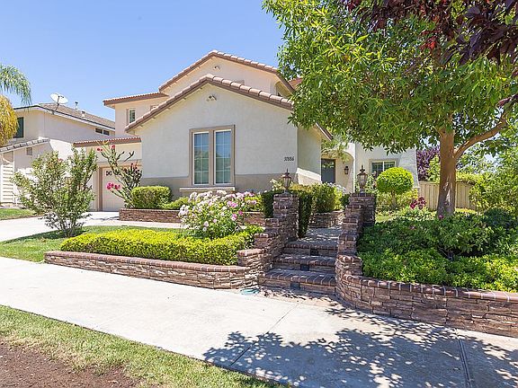 3rd image of 31886 Birchwood Dr