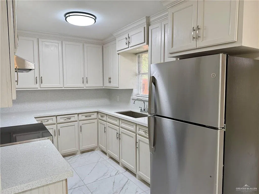 3 bed, 2.0 bath, 1550 sqft, $1,800 — Photo 2