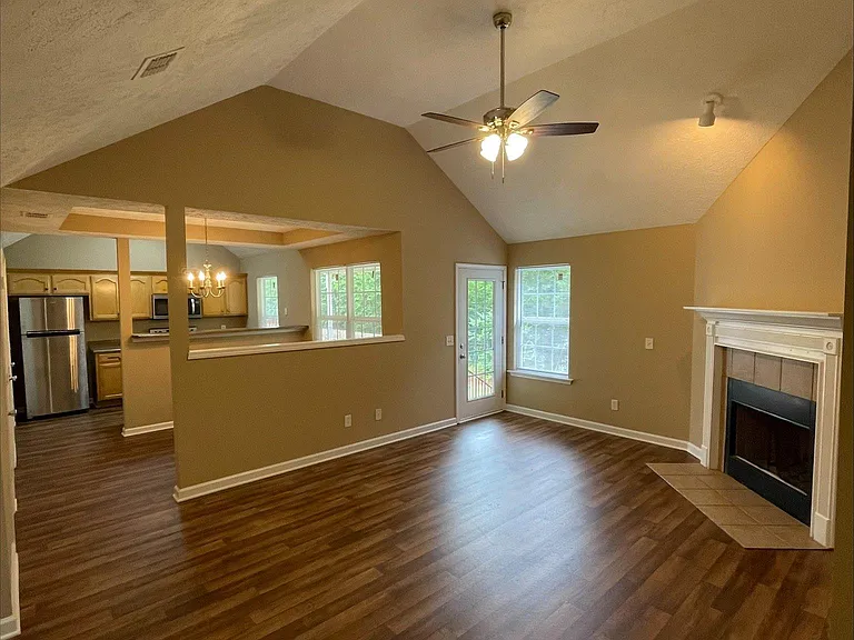 716 McKean Dr — Photo 8
