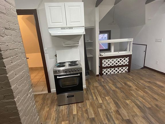 3rd image of 284 Jessamine Ave Floor 2