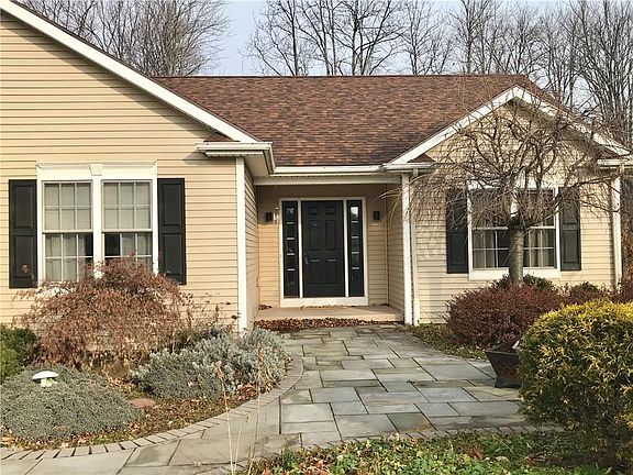 2nd image of 2065 Brookway Cres