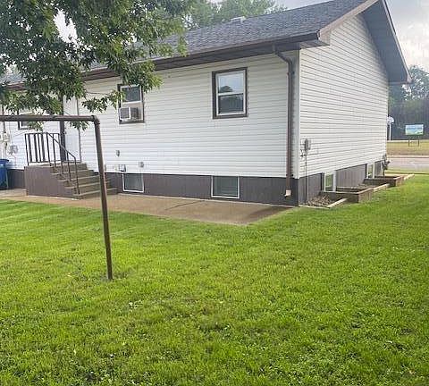 2nd image of 227 10th Ave E