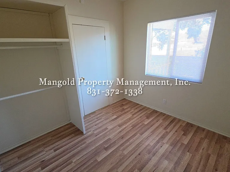 24274 Washington St — Photo 6