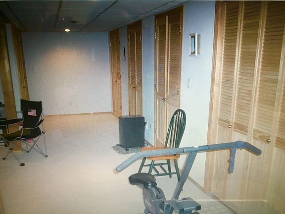 2nd image of 257 W Montauk Hwy