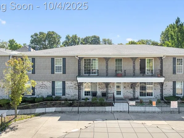 24360 E River Rd, Grosse Ile, MI 48138