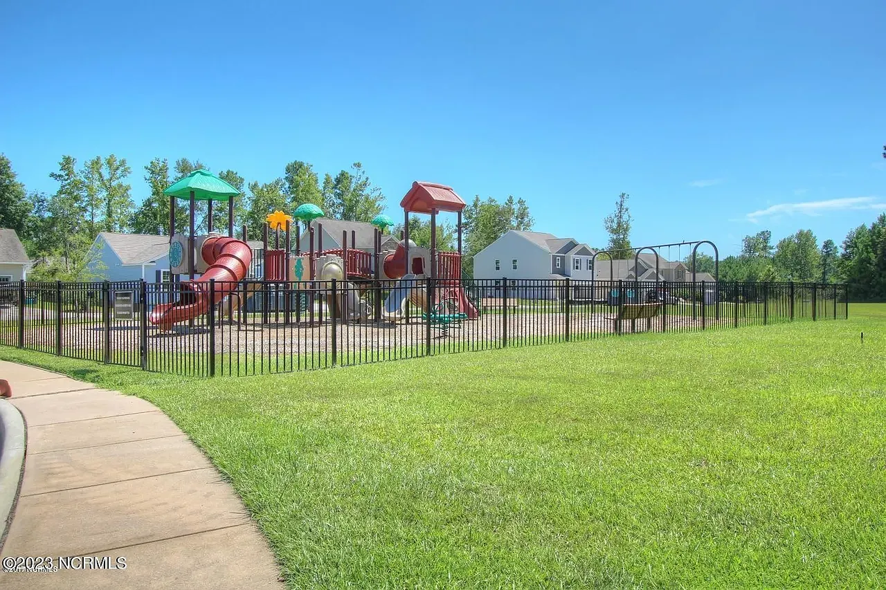 E Highcroft Dr, Leland — Photo 4