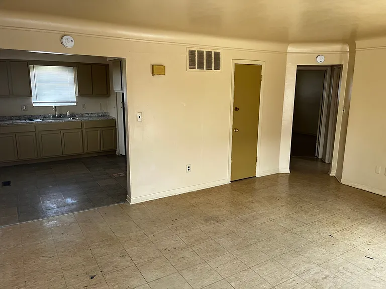 8912 Schaefer Hwy #8912 — Photo 2