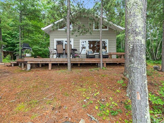 3rd image of 10401 Vermillion Point Dr NE