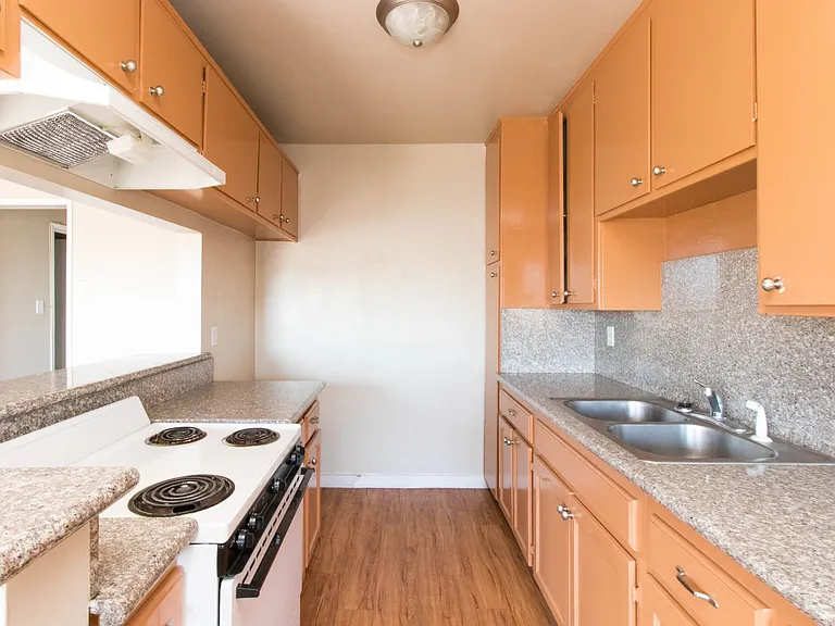 645 Lime Ave — Photo 22
