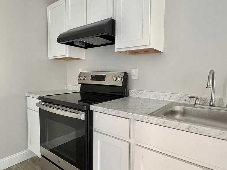 48 Knox St #4 — Photo 1