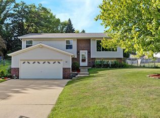 422 Scott Ct, Hartford, WI 53027