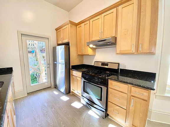 3rd image of 939 Hayes St