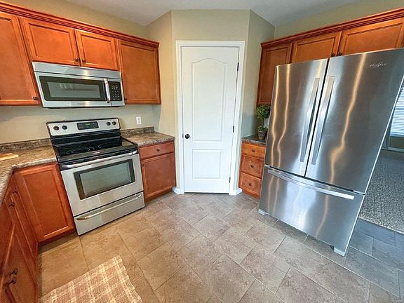 4th image of 215 Sun Valley Ct