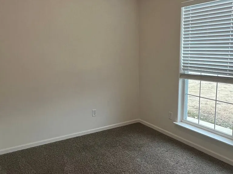 102 Anita Plz — Photo 21