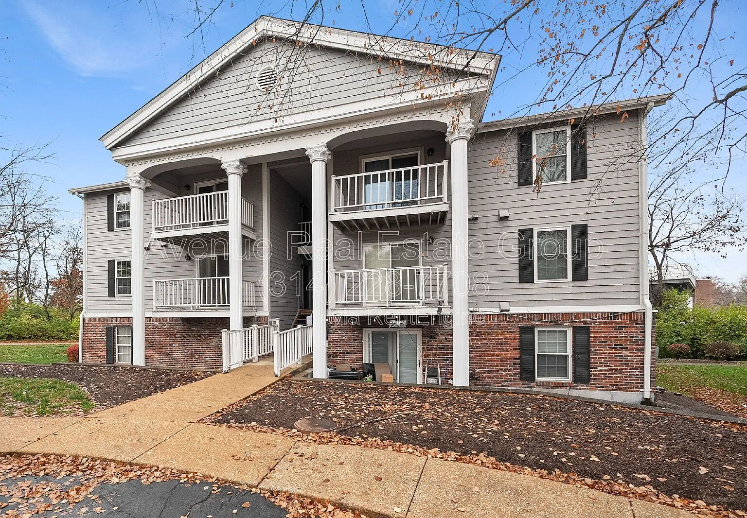 2 bed, 1.0 bath, 784 sqft, $1,325 — Photo 1